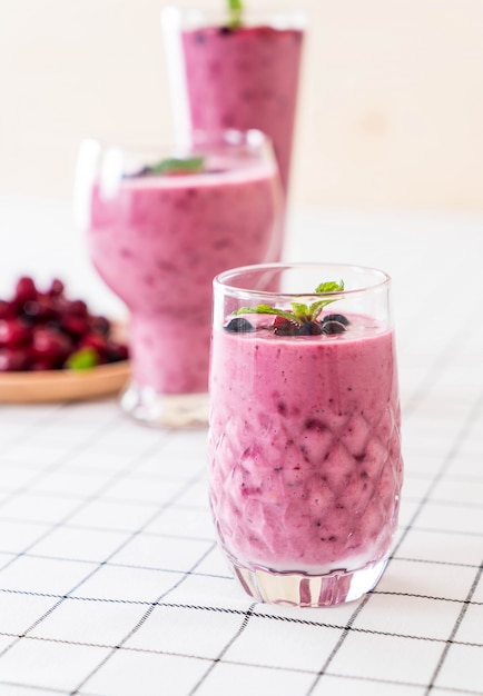 mixed berries with yogurt smoothies