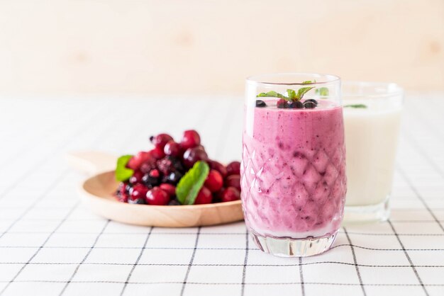 mixed berries with yogurt smoothies