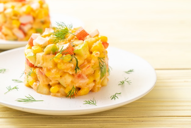 Photo mixed fruit salad with crab stick (apple, corn, papaya, pineapple)