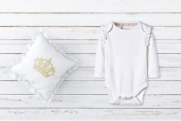 Photo mockup baby white bodysuit