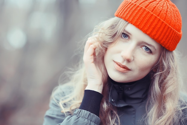 model late autumn in the park, european style adult girl in seasonal glamorous look