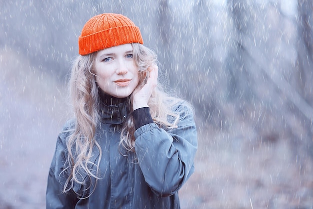 model late autumn in the park, european style adult girl in seasonal glamorous look