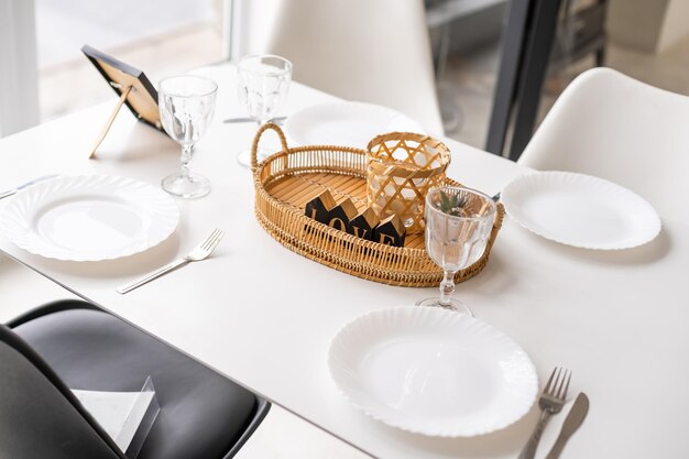 Modern dining room with big white wall.