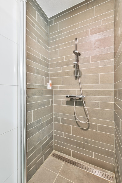 Modern shower stall