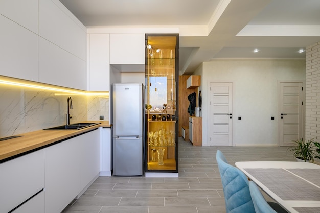 A modern white studio with a kitchen ready to use