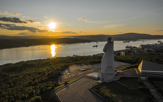 Monument to defenders of the soviet arctic