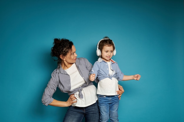 Mother and daughter posing over blue