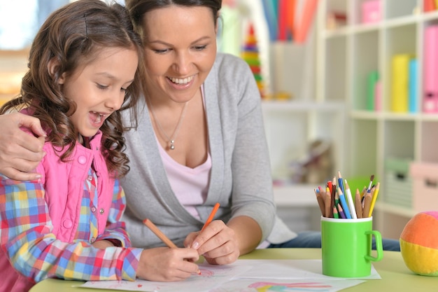 Mother with daughter drawing