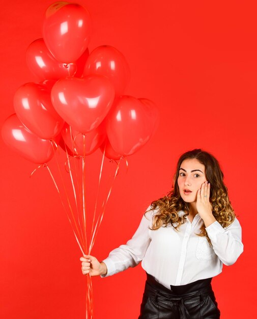 Mothers day girl got heart balloon from valentine love and joy happy woman air balloon bunch gift february 14 favorite holiday surprise with love helium balloon for party happy valentines day