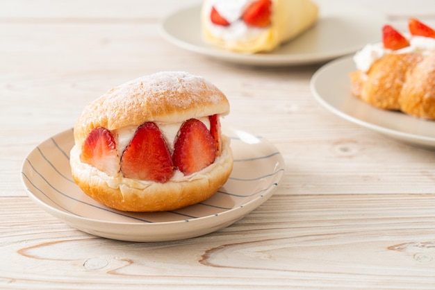 motitozzo strawberry cream cheese or donut burger strawberry with fresh cream cheese