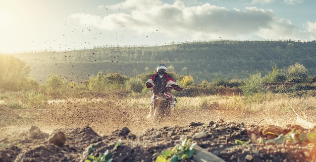 Photo motocross mx safari motorcycle on a dirt track with beautiful landscape