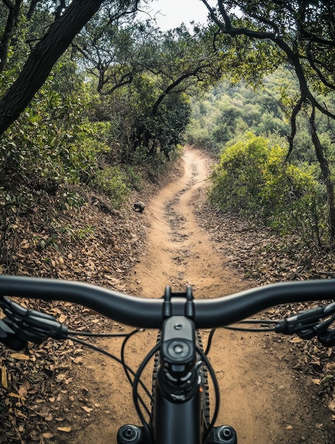 Photo mountain biking on challenging trails