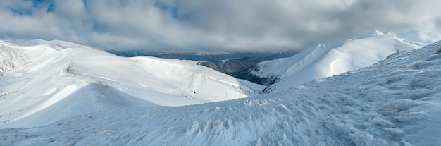 Mountain panorama in morning pastel illumination (Yasenja villadge, Zacarpatsjka Region, Ukraine).