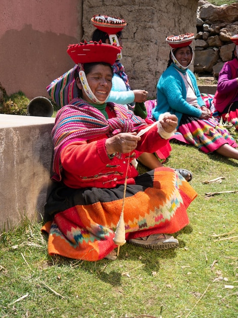 Mujeres Andinas con Trajes Tipicos de Cusco