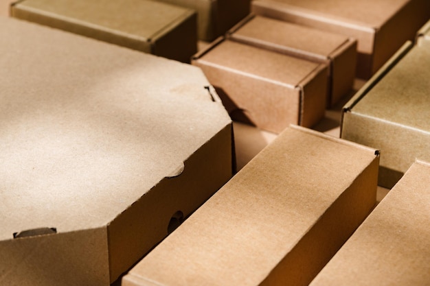 Photo multiple cardboard boxes arranged on a surface for packaging and shipping in a warehouse setting