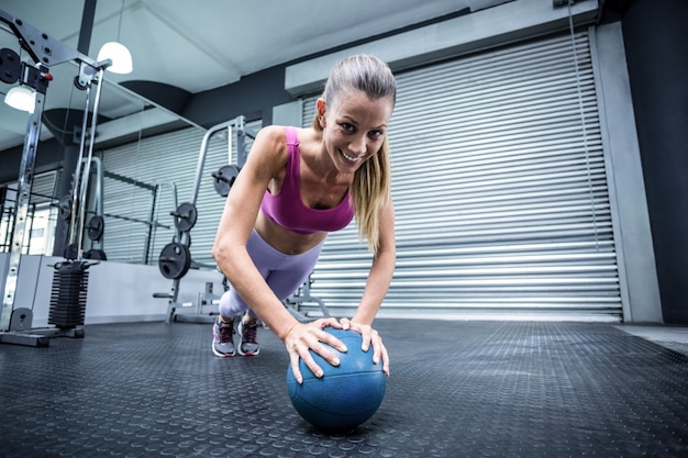 A muscular woman on a plank position