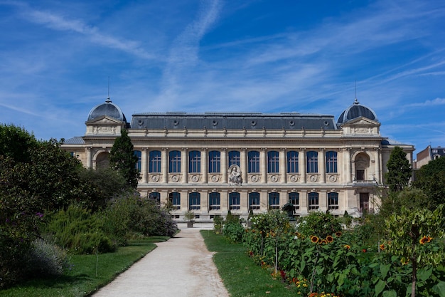 Museum of Natural History is located in Grande Galerie de l'Evolution in the Jardin des PlantesParis