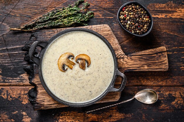 Mushroom cream soup with herbs