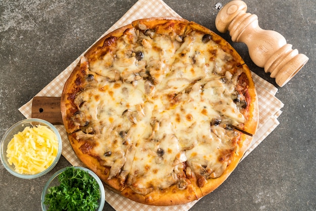 mushroom pizza with miso sauce