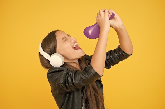 Musical education Singing hairbrush mic Recording studio Beautiful voice Developing voice Voice synthesis will change the way music distribution works Small girl listening music headphones