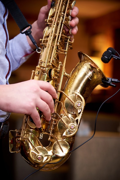 The musician plays jazz music on the saxophone.