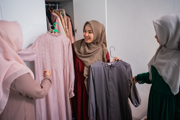 Muslim women show off new robes