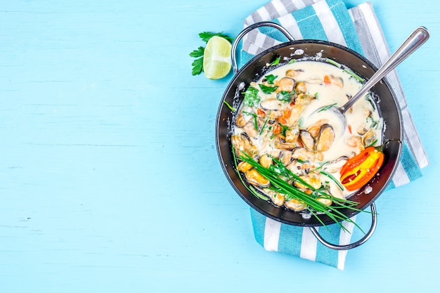 Mussels in creamy milk sauce with aromatic herbs and lemon. 