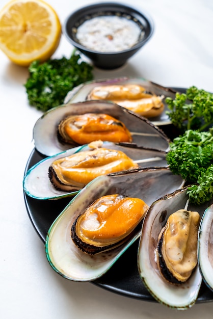 mussels with lemon and parsley