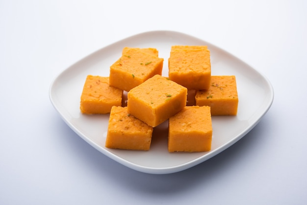 Nagpur Orange Burfee or barfi or burfi is a creamy fudge made with fresh oranges and mawa