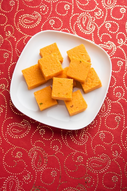 Nagpur Orange Burfee or barfi or burfi is a creamy fudge made with fresh oranges and mawa