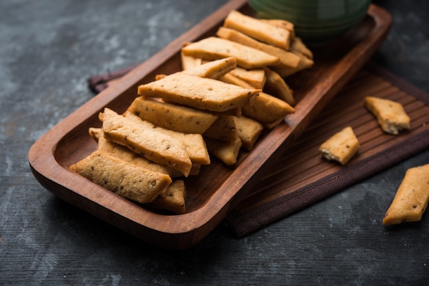 Namakpare or Salty Shakarpara, shakarpare or namkeen Shankarpali, popular diwali food or tea-time snack from Gujarat, India