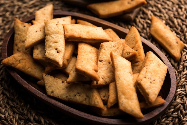 Namakpare or Salty Shakarpara, shakarpare or namkeen Shankarpali, popular diwali food or tea-time snack from Gujarat, India