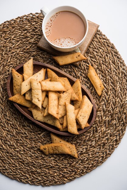 Namakpare or Salty Shakarpara, shakarpare or namkeen Shankarpali, popular diwali food or tea-time snack from Gujarat, India