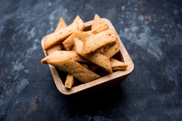 Namakpare or Salty Shakarpara, shakarpare or namkeen Shankarpali, popular diwali food or tea-time snack from Gujarat, India