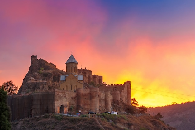 Photo narikala at gorgeous sunset, tbilisi, georgia