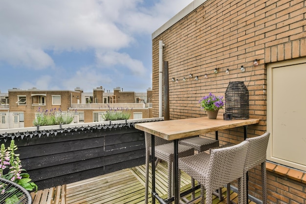 Narrow sitting area in balcony