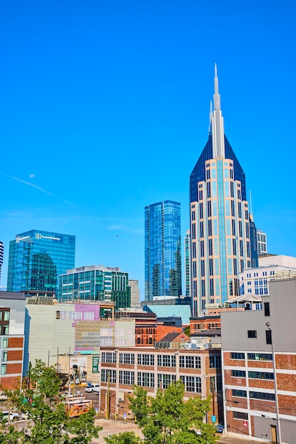 Photo nashville skyline with batman building daytime rooftop view