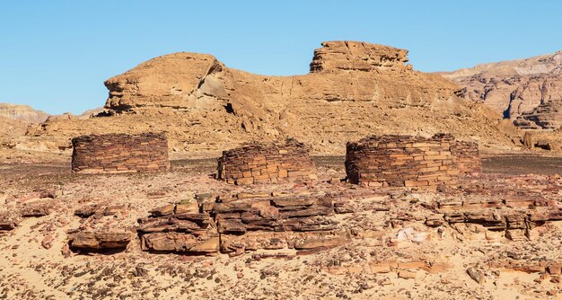 Photo navamis is a complex of stone structures in the sinai desert egypt