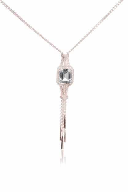 A necklace with a diamond and a diamond