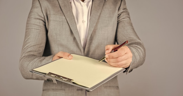 Photo need you signature caucasian businessman with folder at office portrait of bearded man making notes confident businessman holding folder for documents business people and corporate concept