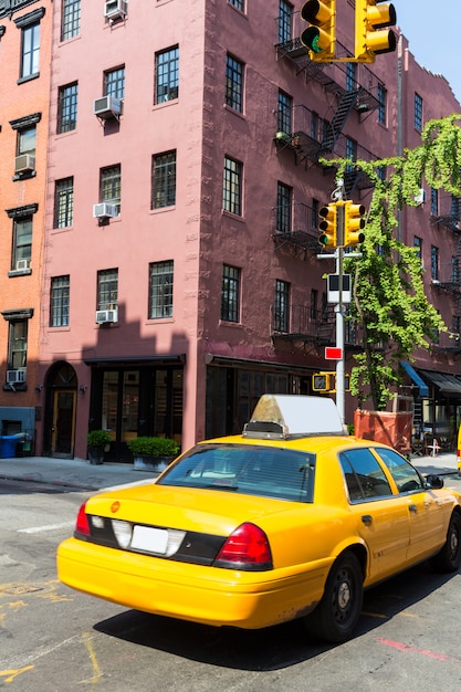 Photo new york west village in manhattan yellow cab