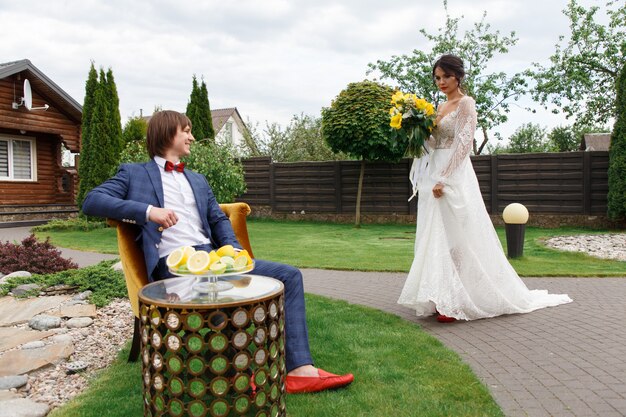 Newlyweds posing for a wedding photo shoot in the courtyard of the estate