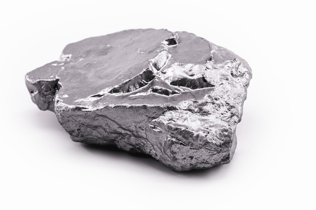 Nickel is a chemical element, resulting from the combination of arsenic, antimony or sulfur.