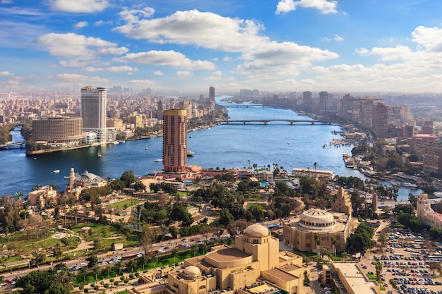 Photo the nile and the center of cairo, egypt, view from above.