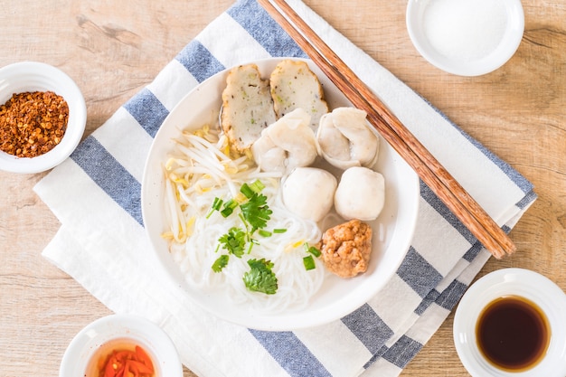 noodles with fish ball in soup