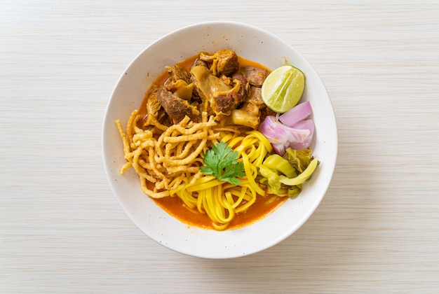 Northern Thai noodle curry soup with braised pork