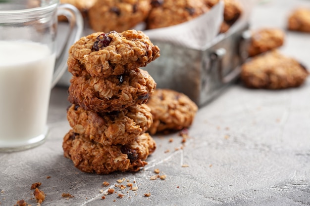 Oat cookies with cranberry and pecan nut