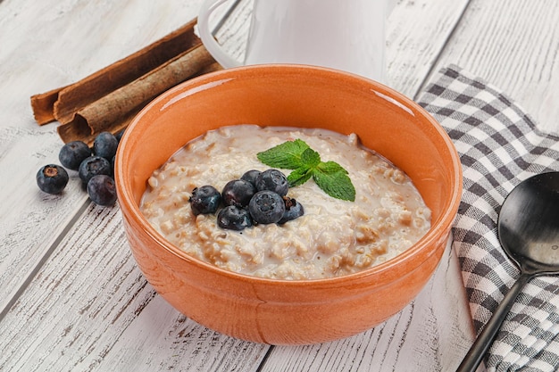 Oats porridge with blueberry