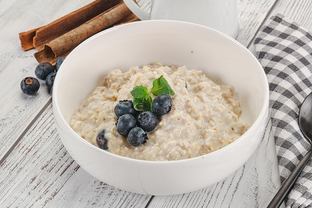 Oats porridge with blueberry