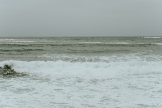 ocean waves in a cloudy day